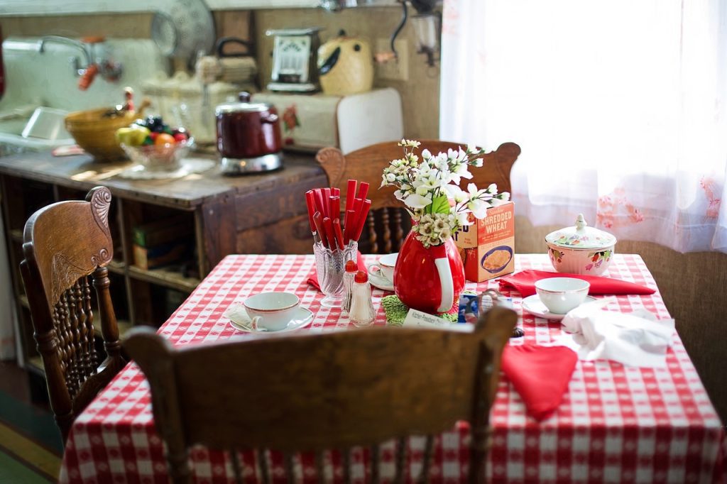 The Key to a Healthy Lifestyle: Why Having a Breakfast Table in Your Kitchen is Essential